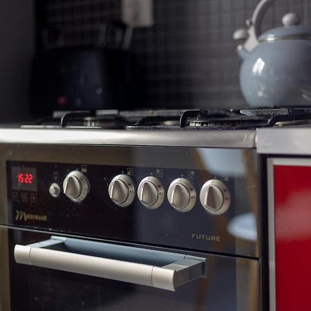 Metro Raclawicka Red Apartment ワルシャワ エクステリア 写真