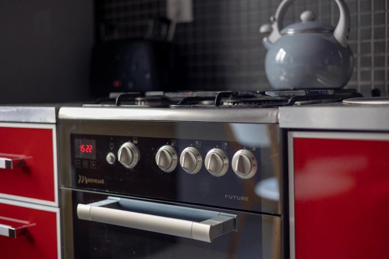 Metro Raclawicka Red Apartment ワルシャワ エクステリア 写真