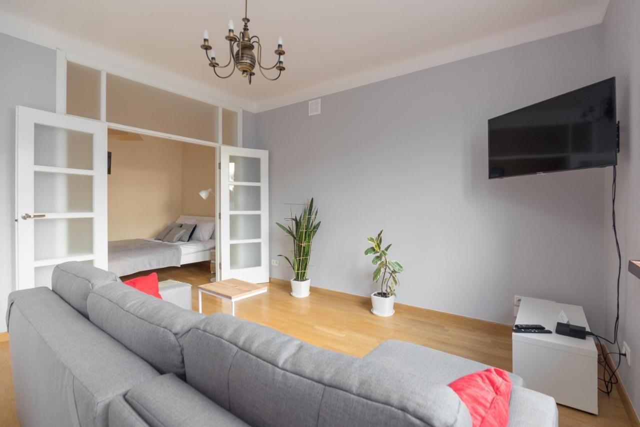 Metro Raclawicka Red Apartment ワルシャワ エクステリア 写真