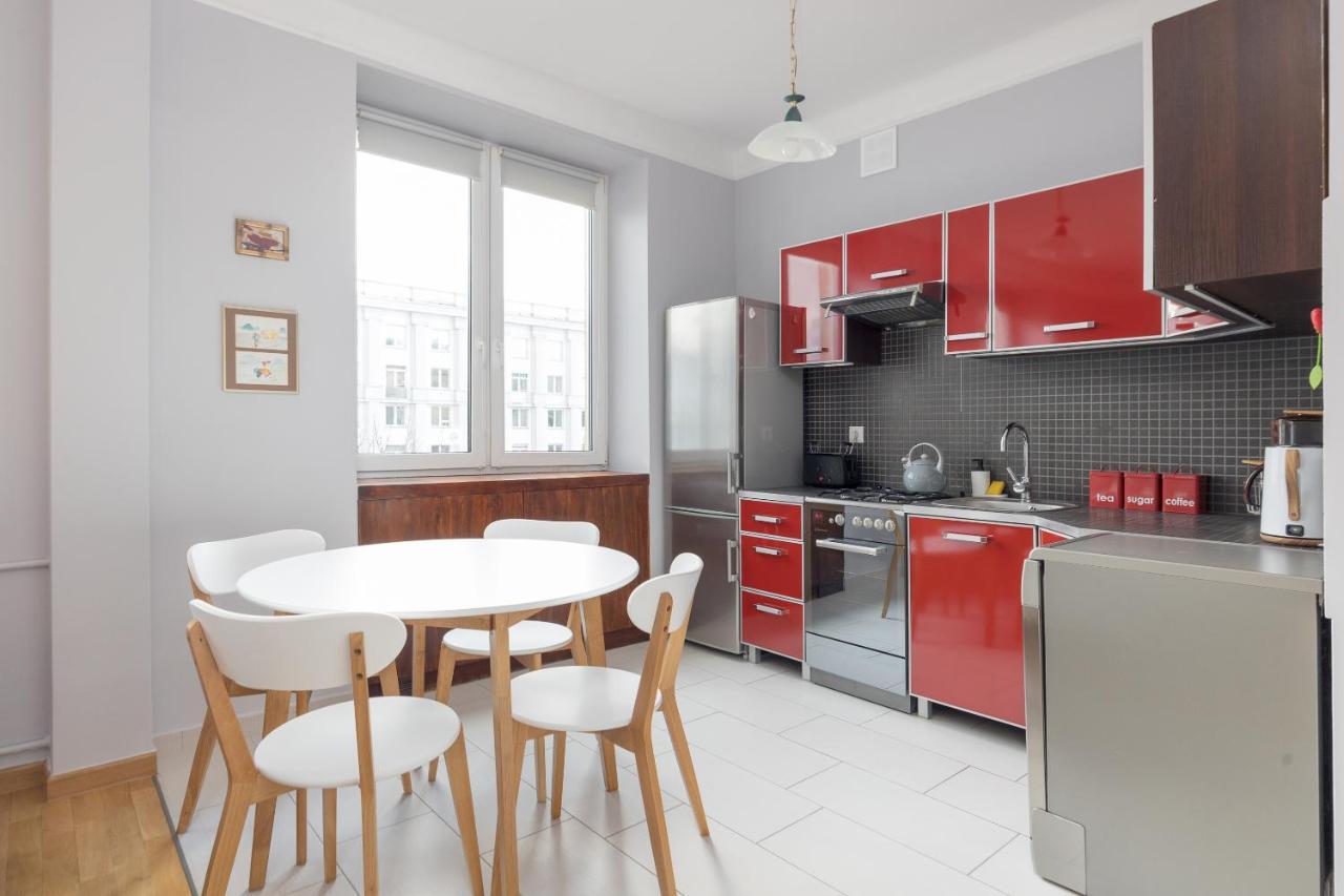 Metro Raclawicka Red Apartment ワルシャワ エクステリア 写真