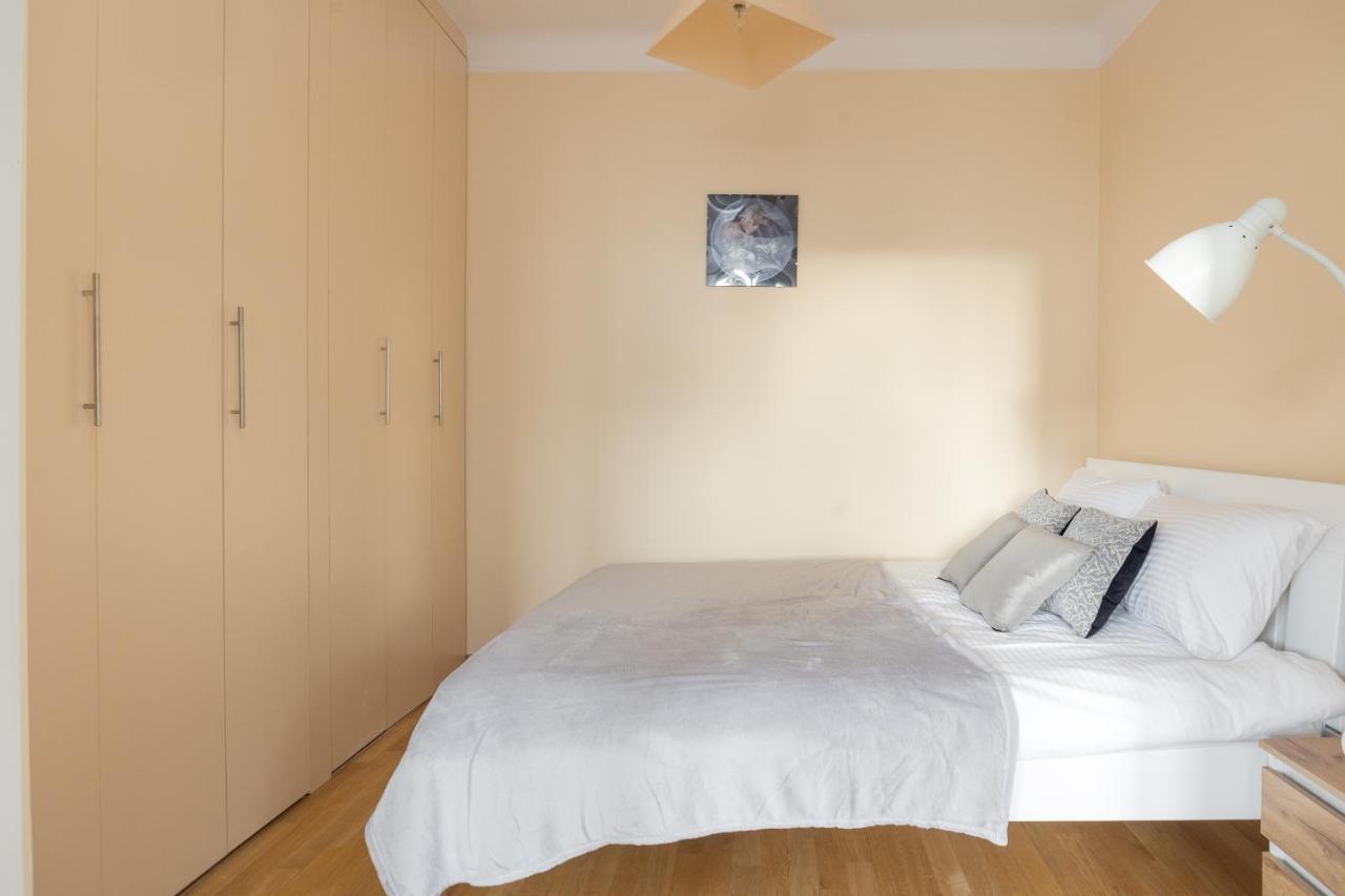 Metro Raclawicka Red Apartment ワルシャワ エクステリア 写真