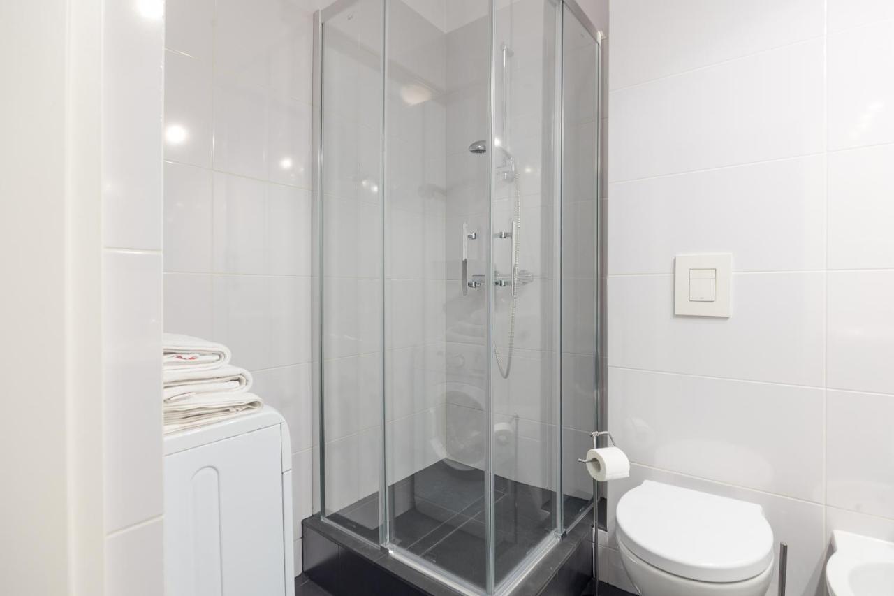 Metro Raclawicka Red Apartment ワルシャワ エクステリア 写真