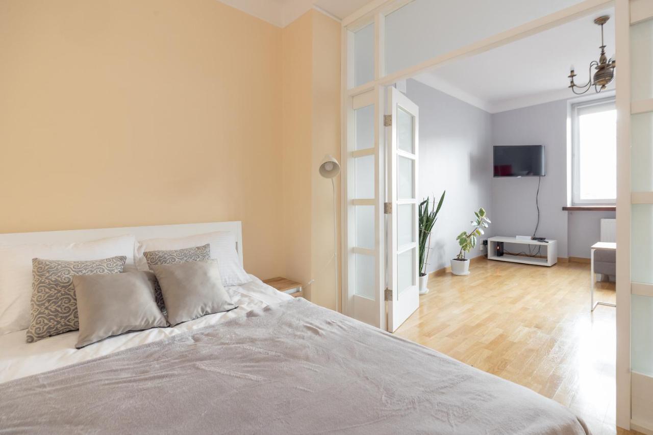Metro Raclawicka Red Apartment ワルシャワ エクステリア 写真