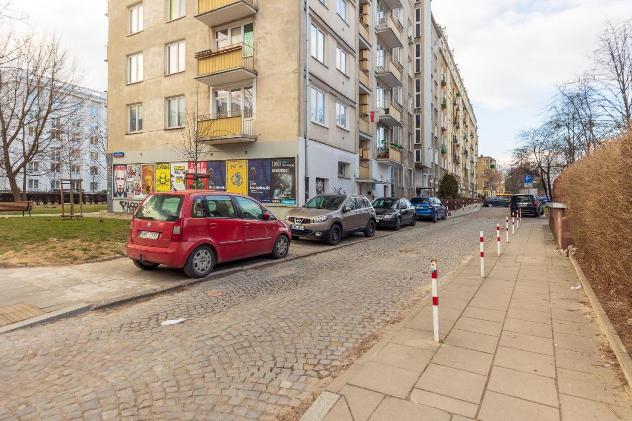 Metro Raclawicka Red Apartment ワルシャワ エクステリア 写真