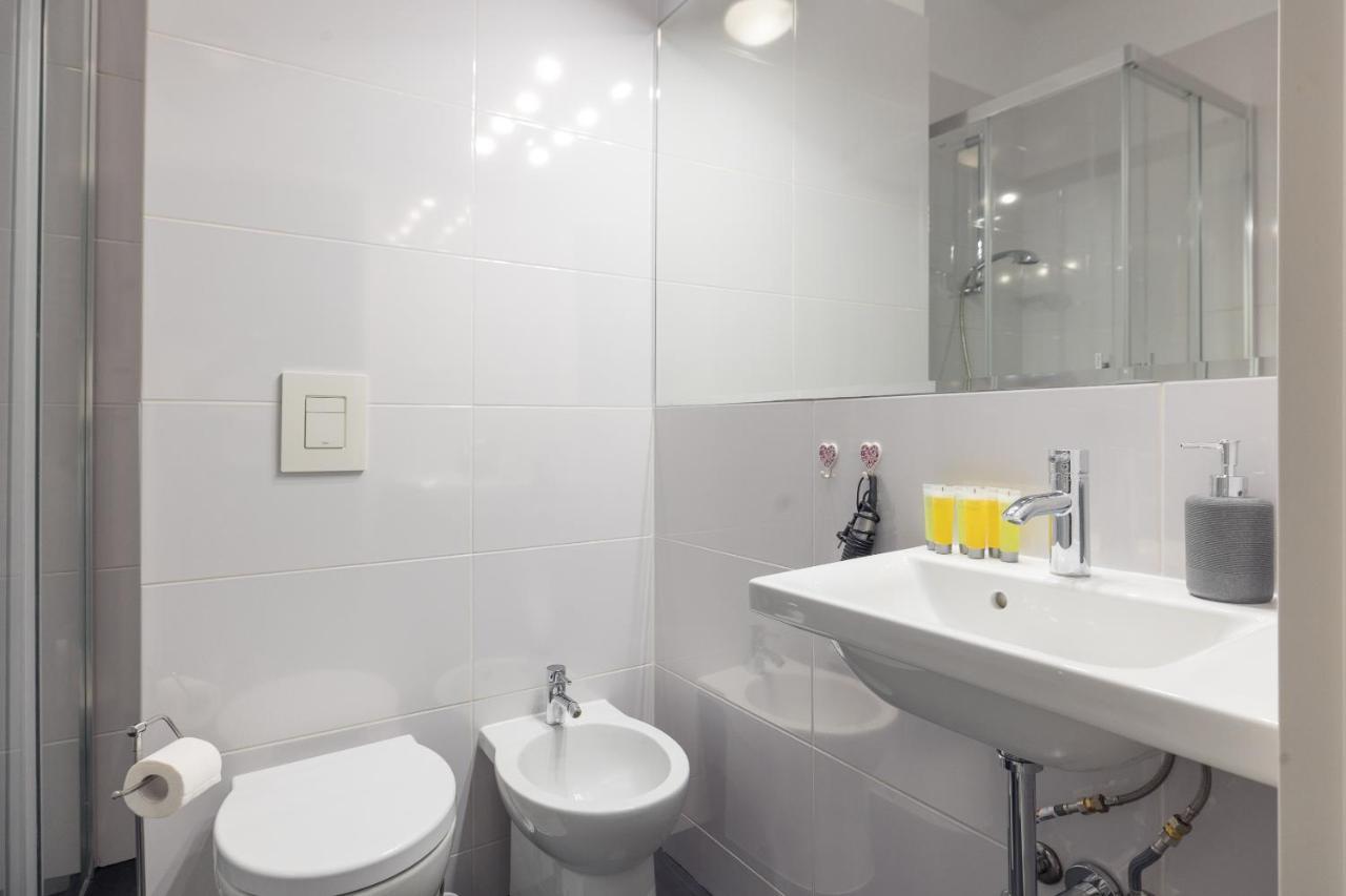 Metro Raclawicka Red Apartment ワルシャワ エクステリア 写真