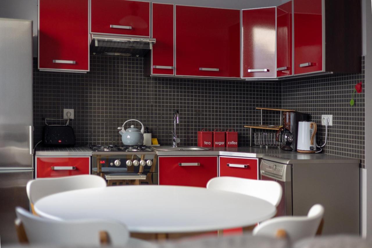 Metro Raclawicka Red Apartment ワルシャワ エクステリア 写真