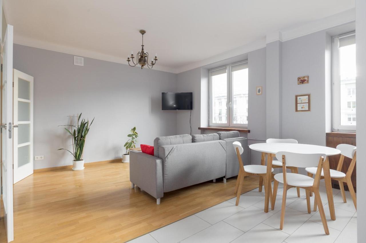 Metro Raclawicka Red Apartment ワルシャワ エクステリア 写真